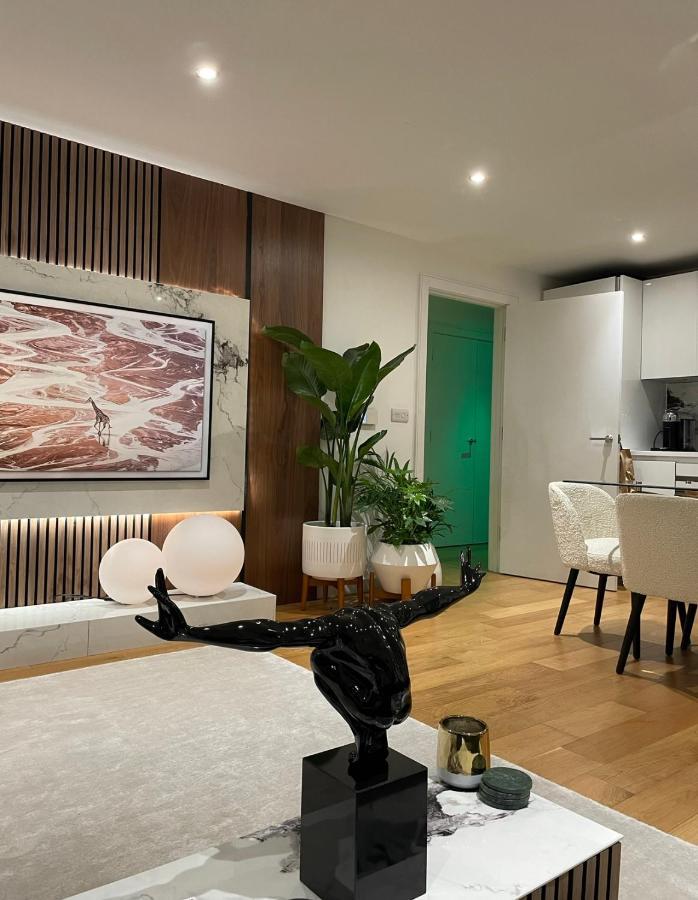 Cosy Bedroom In Luxury Apartment Londres Extérieur photo