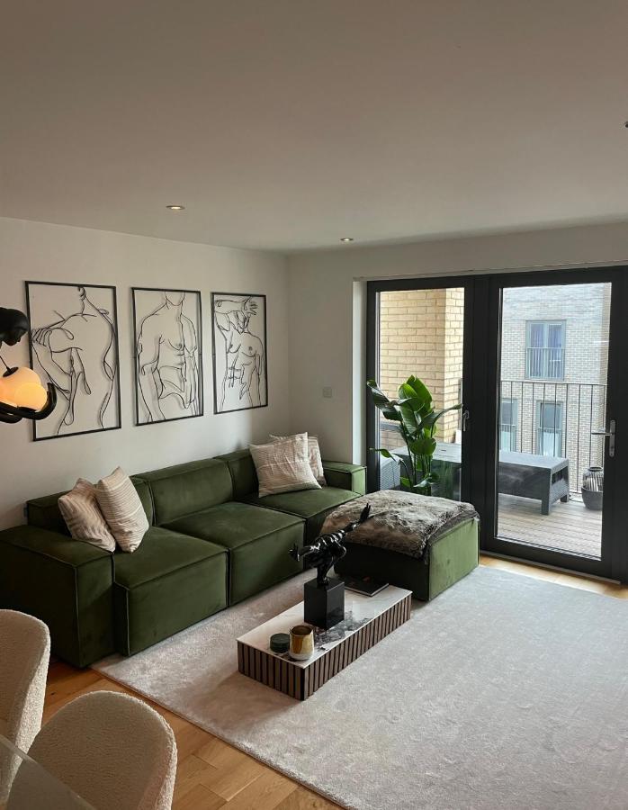 Cosy Bedroom In Luxury Apartment Londres Extérieur photo