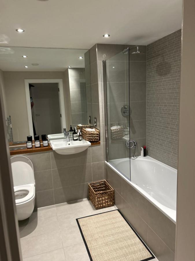 Cosy Bedroom In Luxury Apartment Londres Extérieur photo