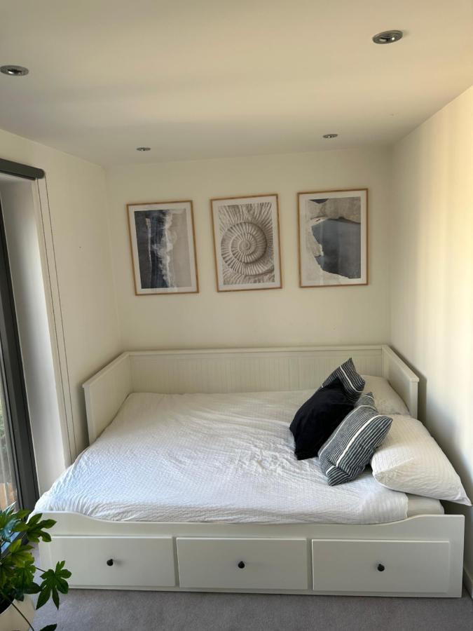 Cosy Bedroom In Luxury Apartment Londres Extérieur photo